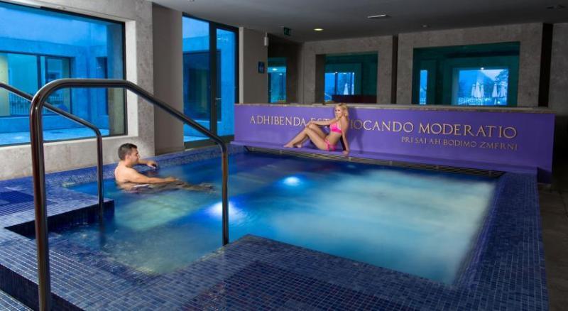 Rimske Terme - Hotel Zdraviliski Dvor Римске Топлице Екстериор снимка