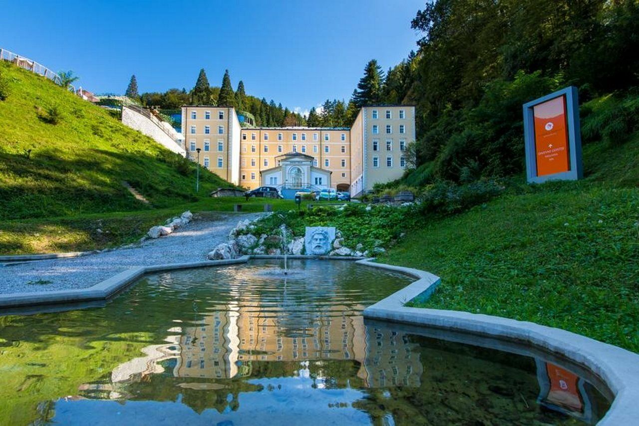 Rimske Terme - Hotel Zdraviliski Dvor Римске Топлице Екстериор снимка
